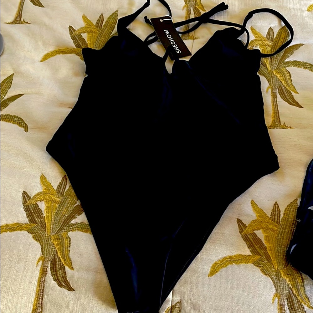 SheShow Onepiece NWT Women’s Black Swim Suit size L
